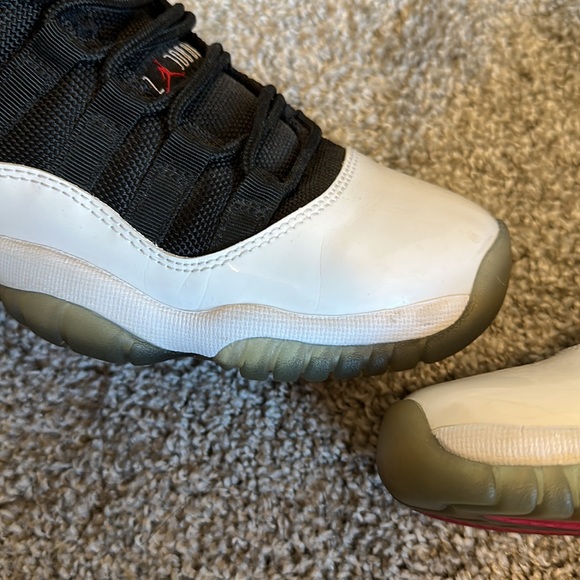 Jordan 11 Low Tuxedo - Picture 2 of 7